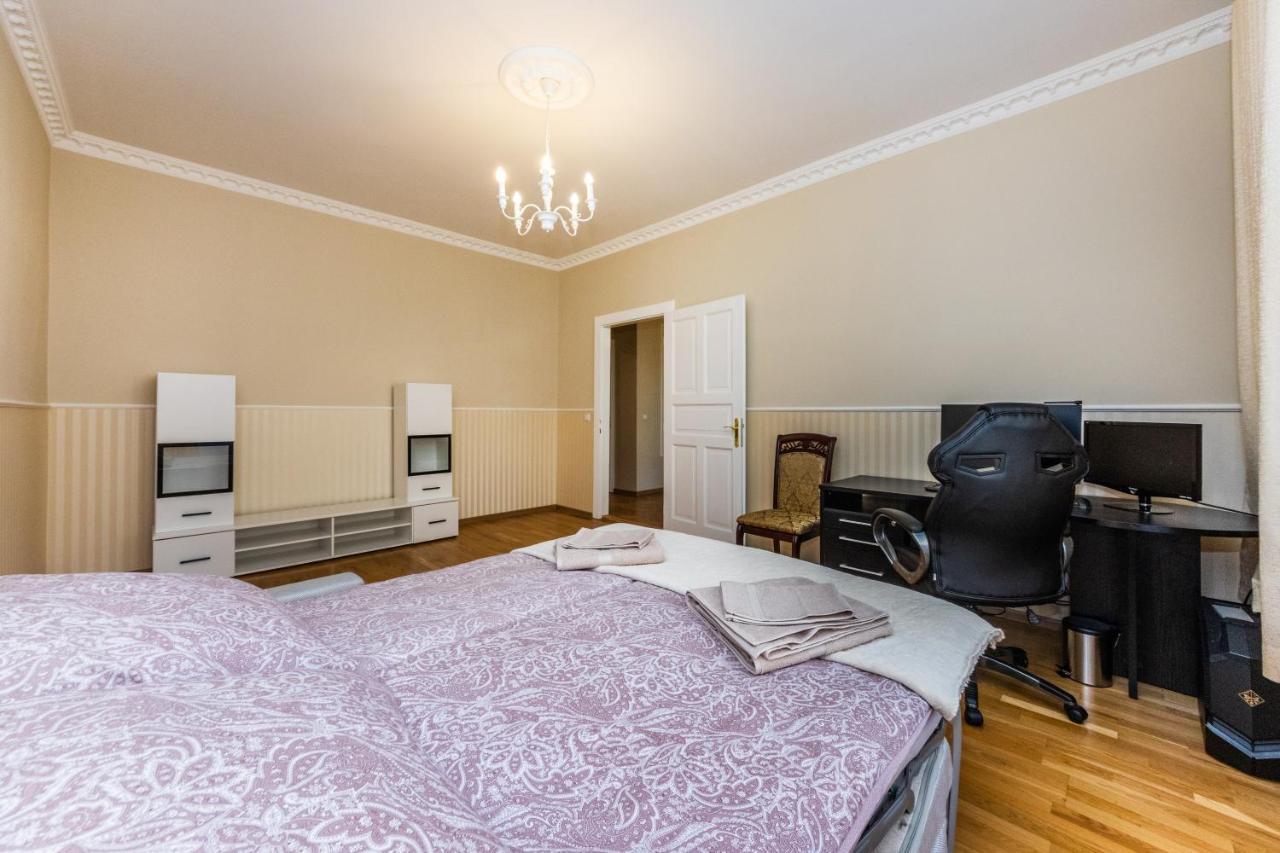 Ferienwohnung Prostorny Tripokojovy Apartman U Nabrezi Vltavy Prag Exterior foto