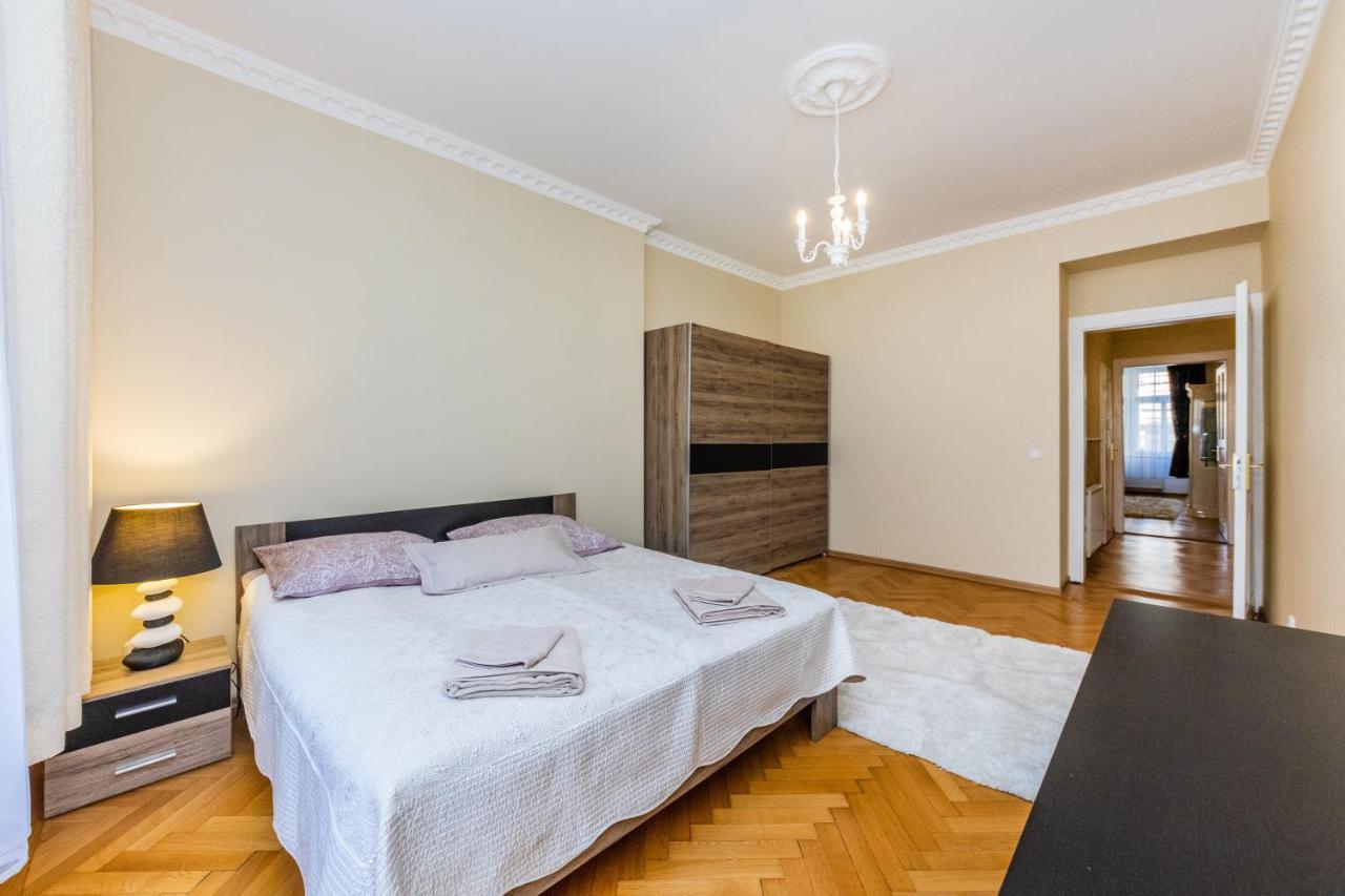 Ferienwohnung Prostorny Tripokojovy Apartman U Nabrezi Vltavy Prag Exterior foto